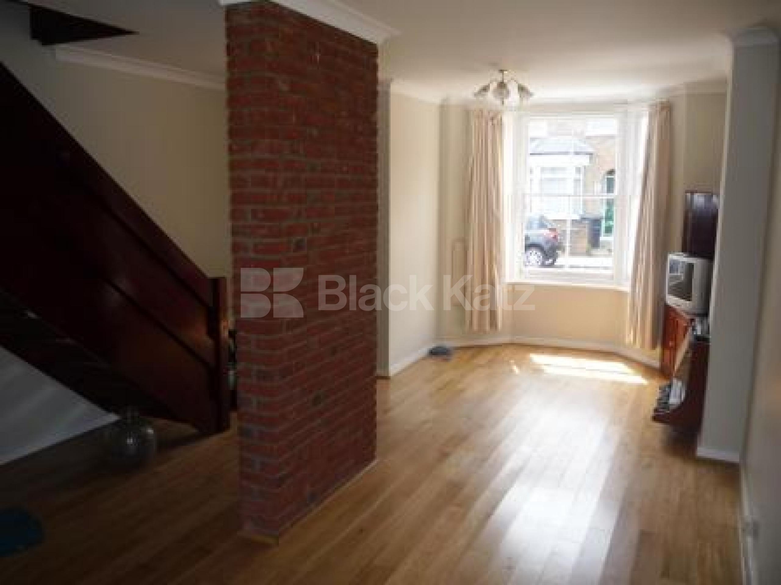 			LET!, 4 Bedroom, 1 bath, 1 reception House			 Fletton Road, BOUNDS GREEN N11