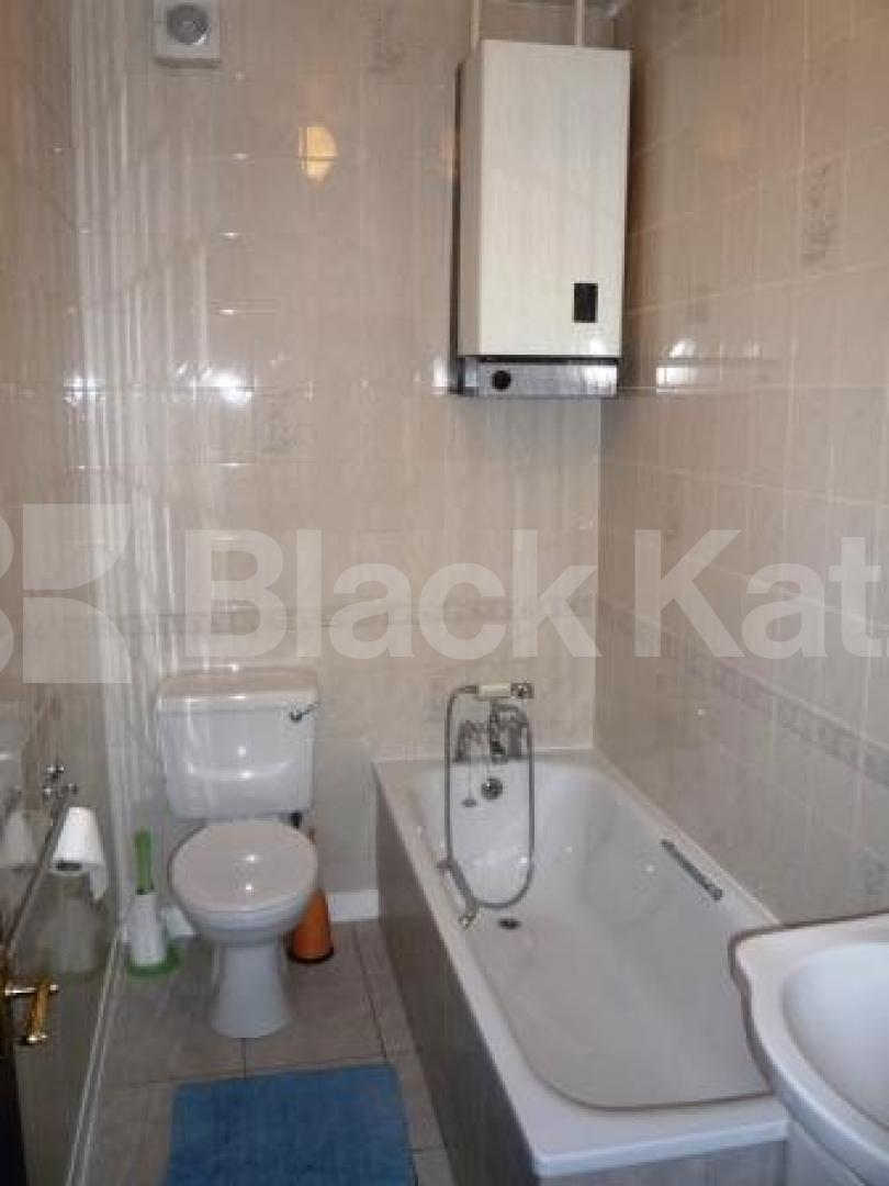 			LET!, 4 Bedroom, 1 bath, 1 reception House			 Fletton Road, BOUNDS GREEN