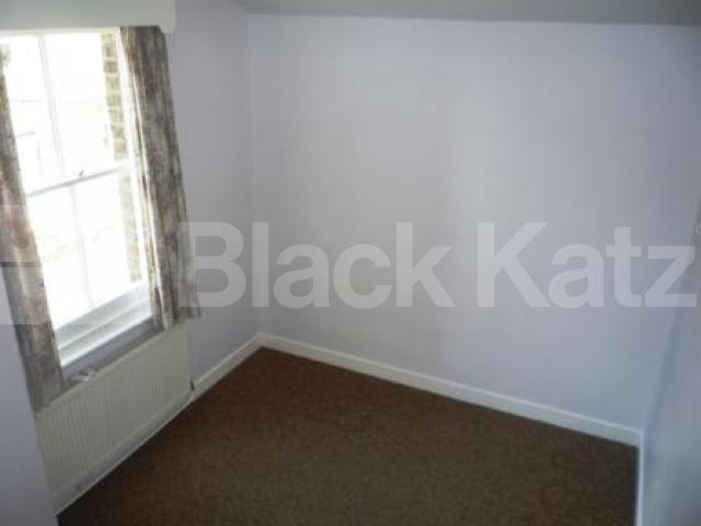 			LET!, 4 Bedroom, 1 bath, 1 reception House			 Fletton Road, BOUNDS GREEN