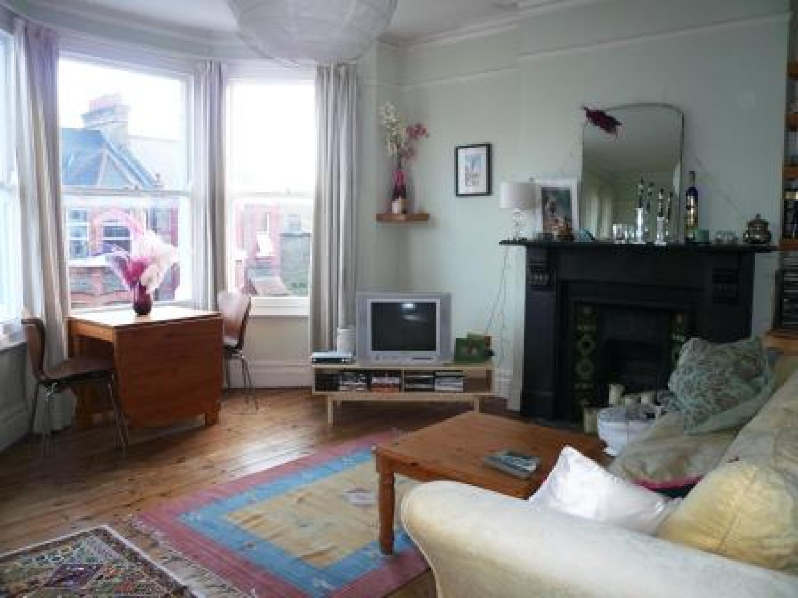 			2 Bedroom, 1 bath, 1 reception Flat			 Bathurst Gardens, KENSAL GREEN NW10