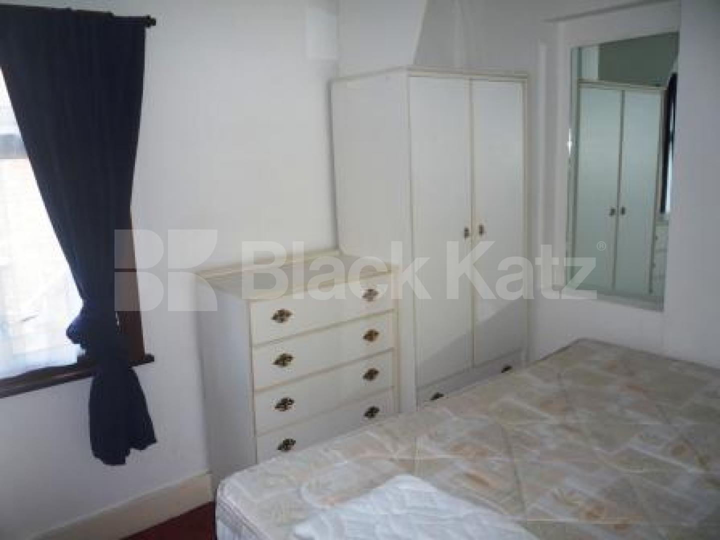 			AMAZING VALUE FOR MONEY!, 1 Bedroom, 1 bath, 1 reception Flat			 Ridge Road, CROUCH END