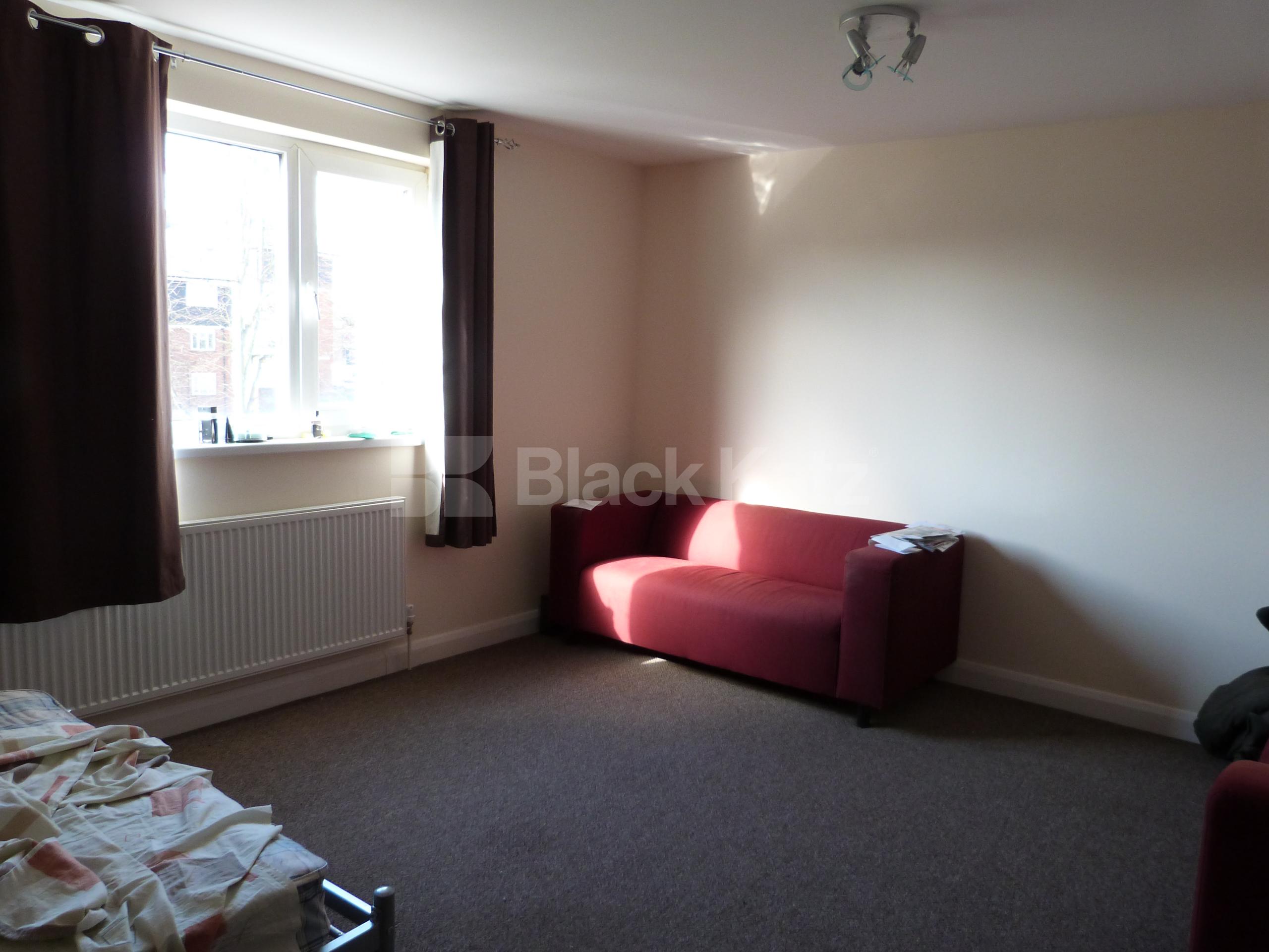 			Great Value!, 3 Bedroom, 1 bath, 1 reception Flat			 High Road, East Finchley N2
