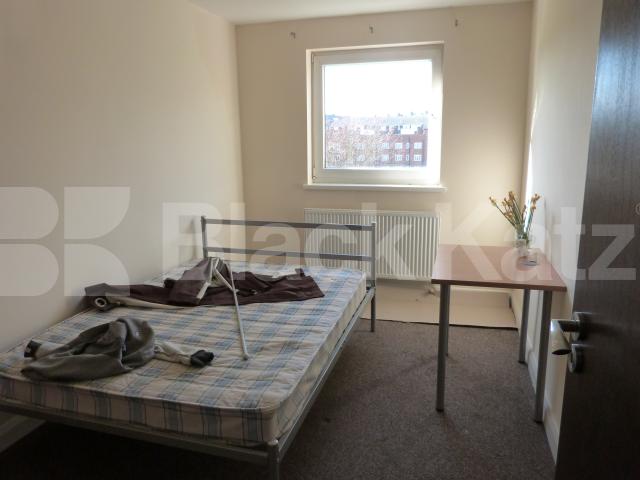 			Great Value!, 3 Bedroom, 1 bath, 1 reception Flat			 High Road, East Finchley