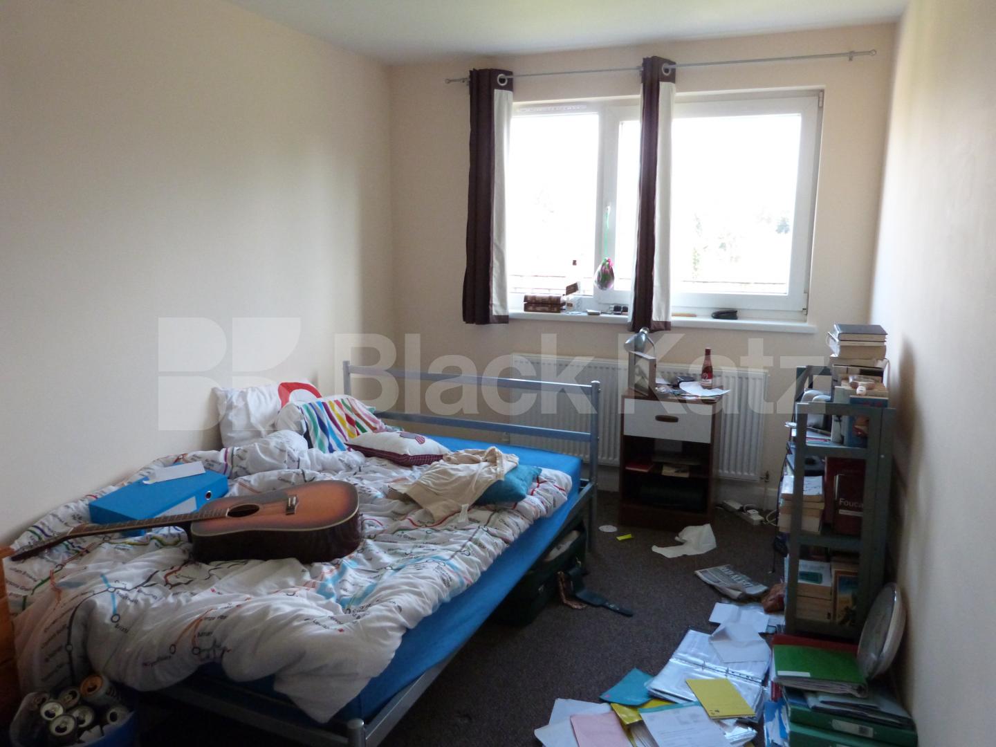 			Great Value!, 3 Bedroom, 1 bath, 1 reception Flat			 High Road, East Finchley