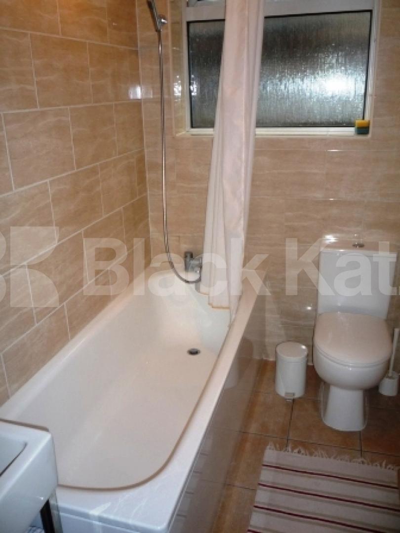 			2 Bedroom, 1 bath, 1 reception Flat			 Montenotte Road, CROUCH END N8