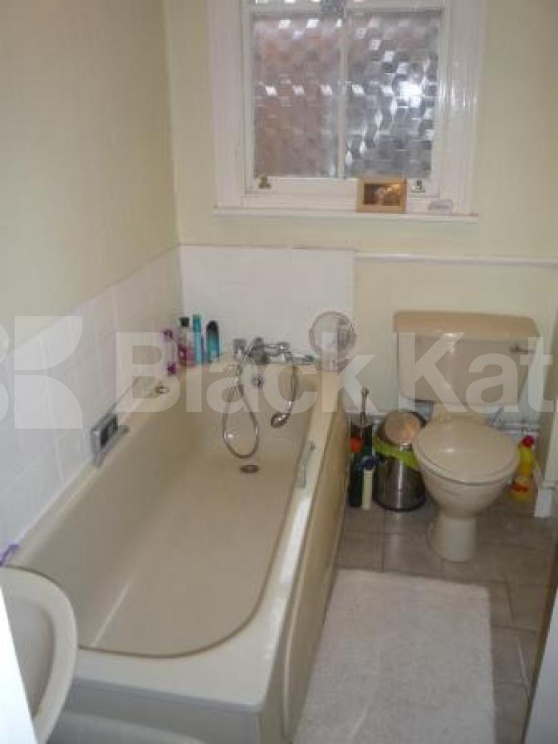 			LET!, 1 Bedroom, 1 bath, 1 reception Flat			 Rathcoole Gardens, CROUCH END