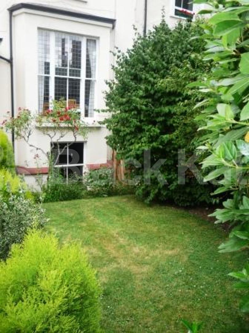 			LET!, 3 Bedroom, 1 bath, 1 reception Flat			 Haringey Park, CROUCH END