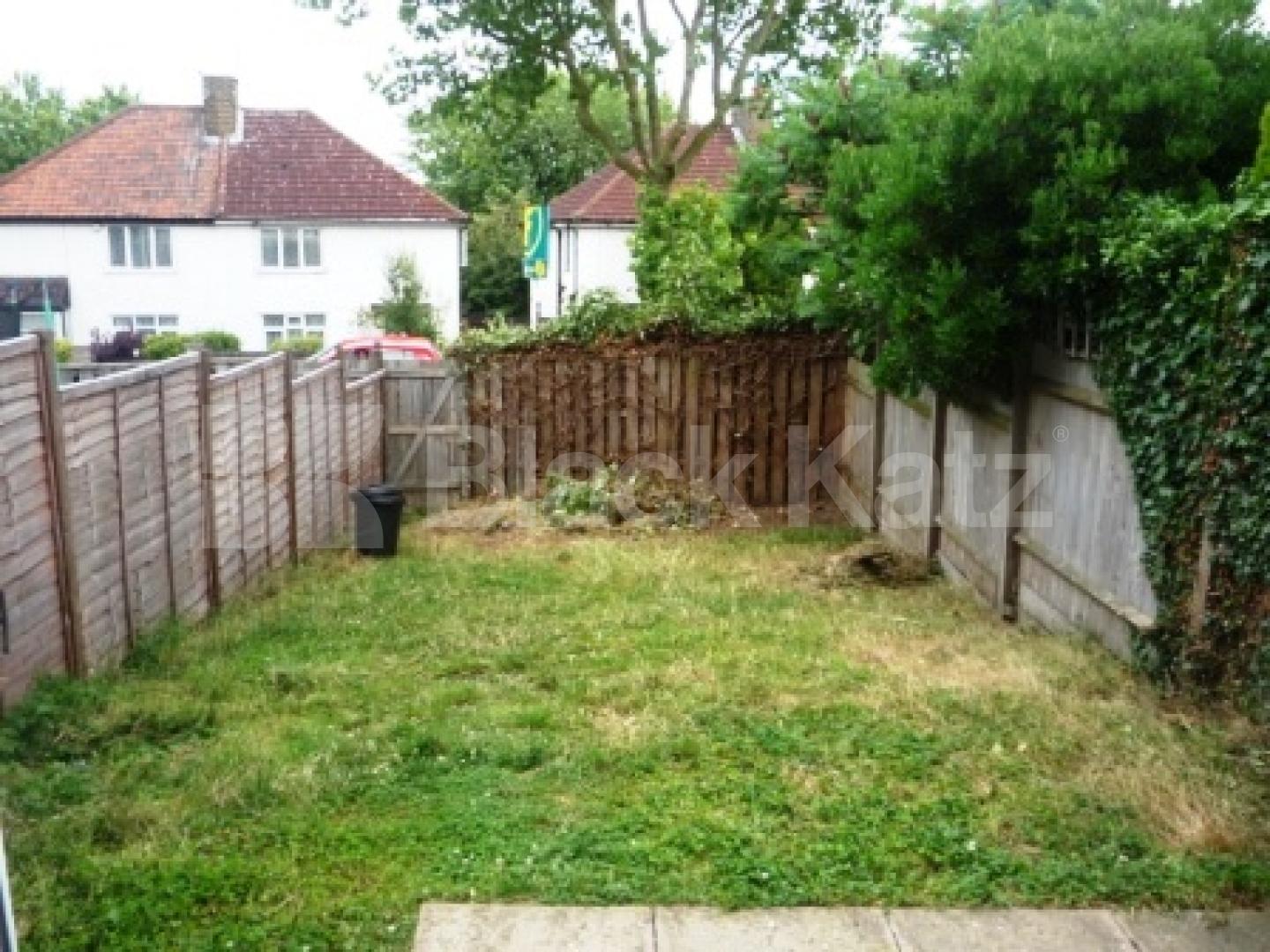 			LET!, 3 Bedroom, 1 bath, 1 reception House			 Osier Crescent, MUSWELL HILL N10