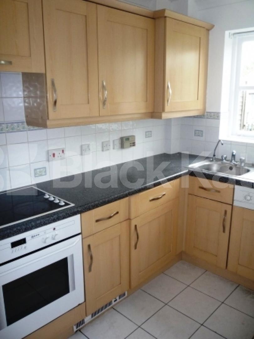 			LET!, 3 Bedroom, 1 bath, 1 reception House			 Osier Crescent, MUSWELL HILL N10