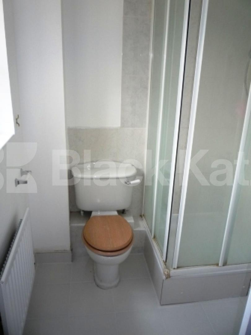 			LET!, 3 Bedroom, 1 bath, 1 reception House			 Osier Crescent, MUSWELL HILL N10