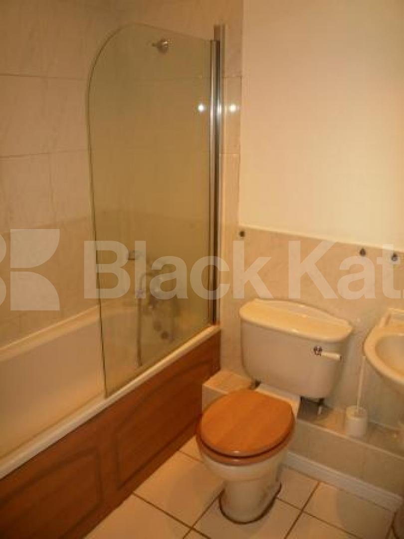 			LET!, 3 Bedroom, 1 bath, 1 reception House			 Osier Crescent, MUSWELL HILL N10