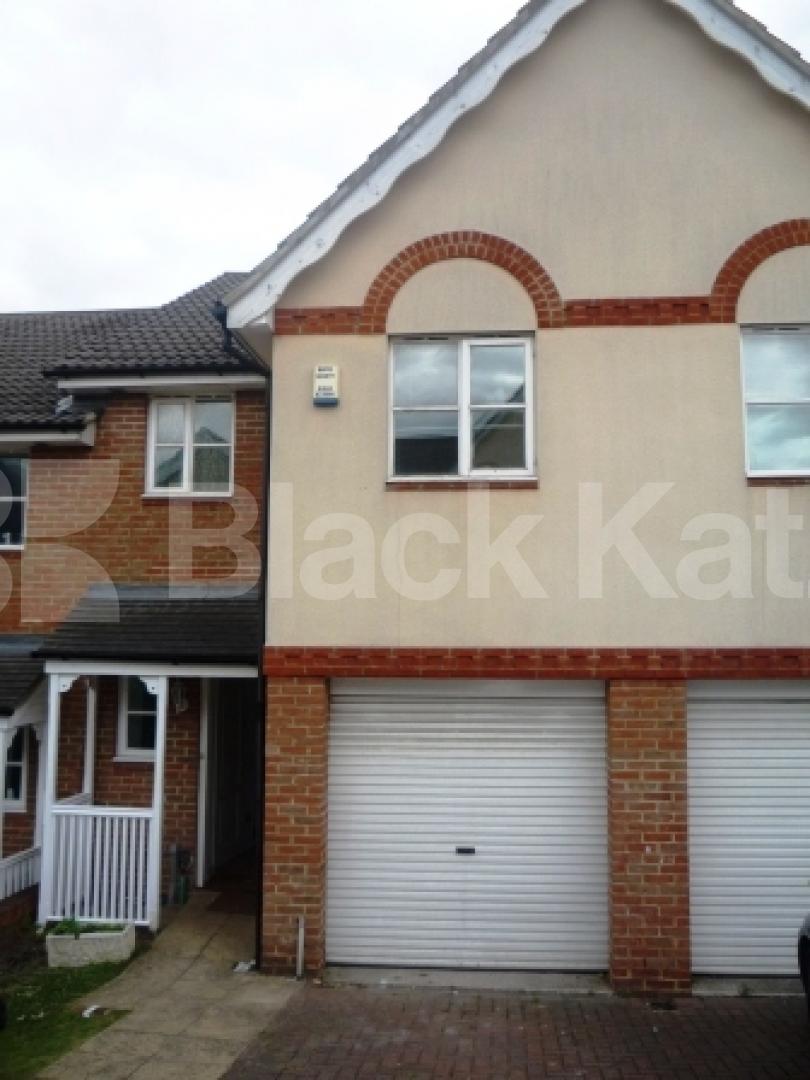 			LET!, 3 Bedroom, 1 bath, 1 reception House			 Osier Crescent, MUSWELL HILL N10