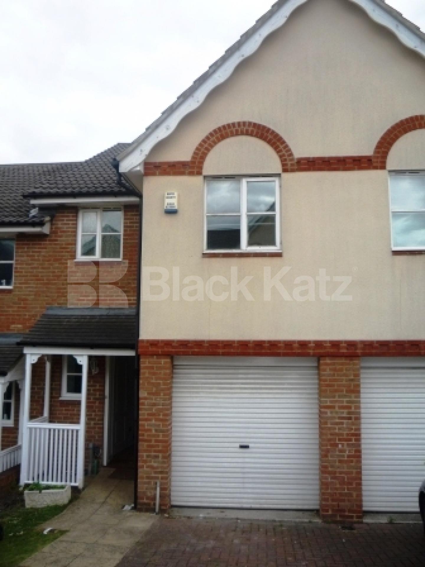 			LET!, 3 Bedroom, 1 bath, 1 reception House			 Osier Crescent, MUSWELL HILL N10 N19