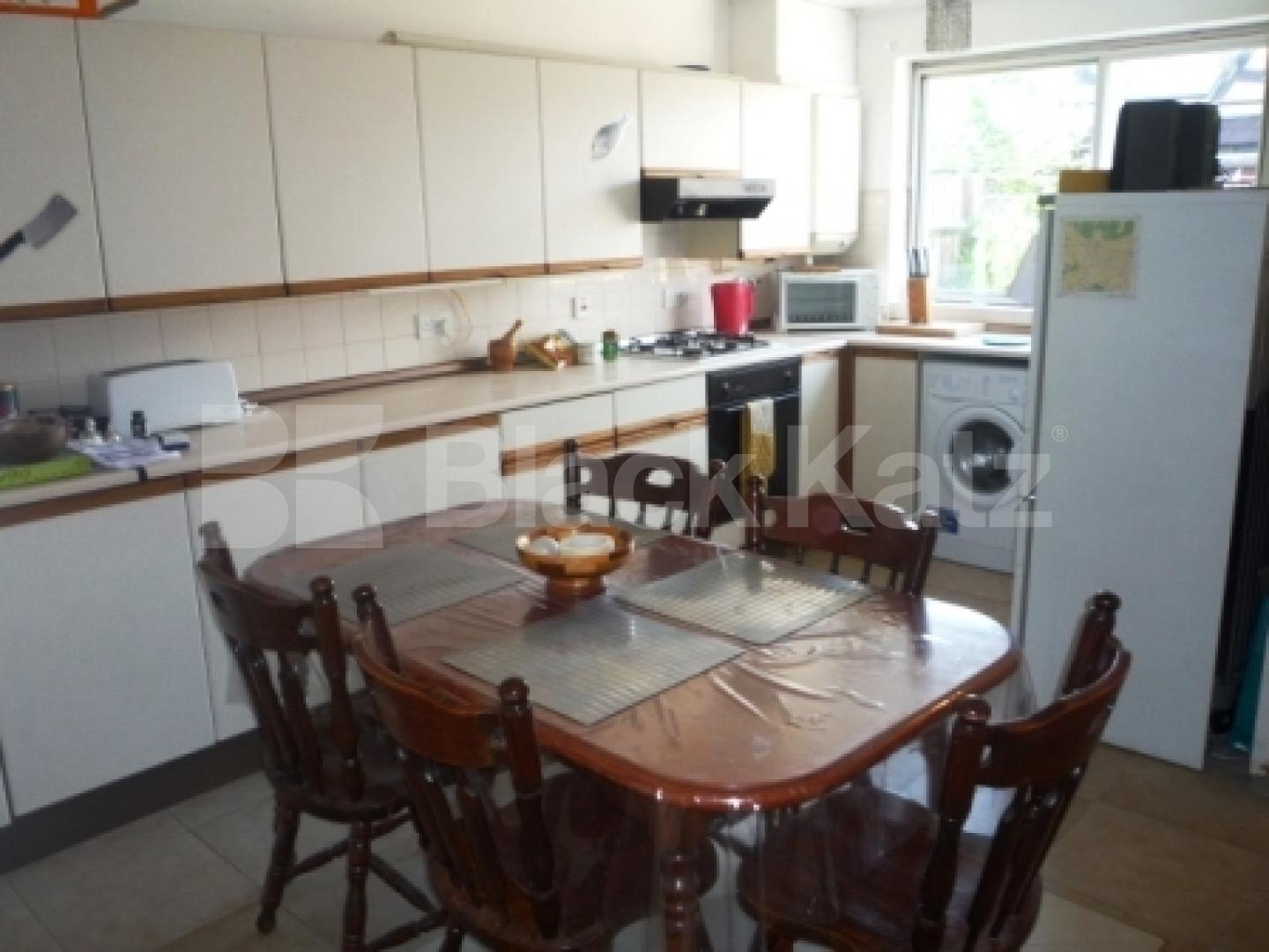 			4 Bedroom, 1 bath, 1 reception House			 Minster Walk, CROUCH END