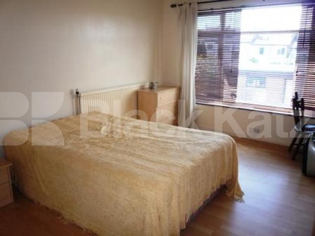 			4 Bedroom, 1 bath, 1 reception House			 Minster Walk, CROUCH END