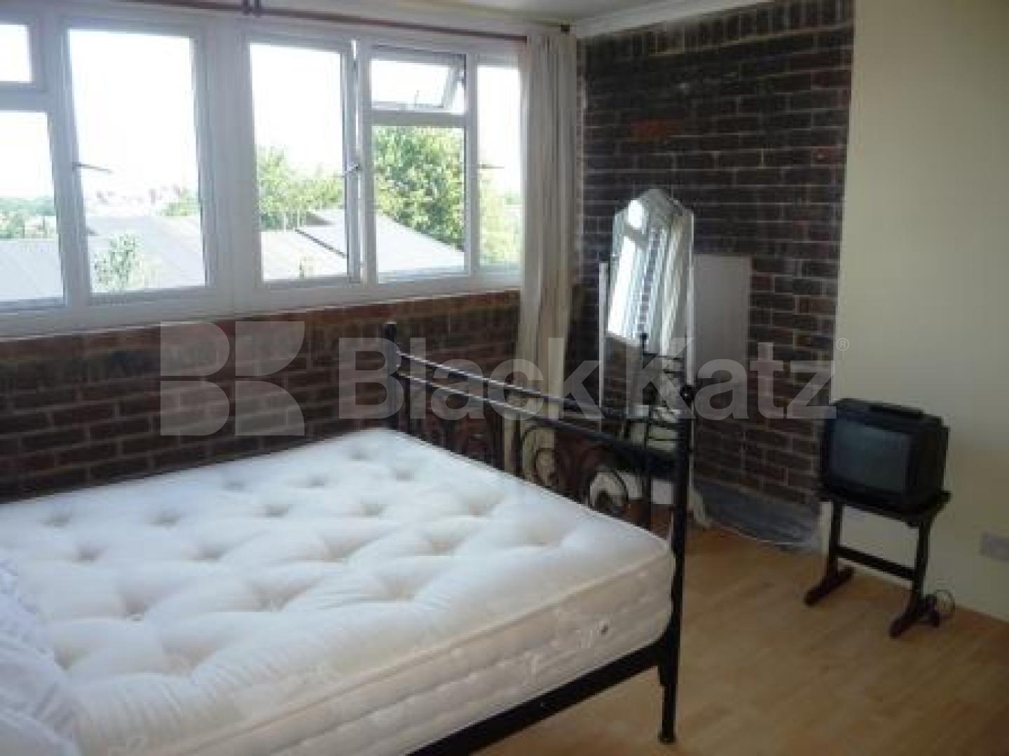 			4 Bedroom, 1 bath, 1 reception House			 Minster Walk, CROUCH END