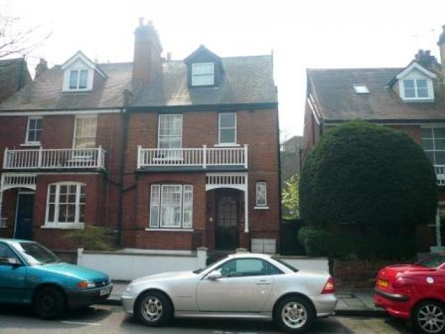 			3 Bedroom, 1 bath, 1 reception Flat			 Mill Lane, WEST HAMPSTEAD
