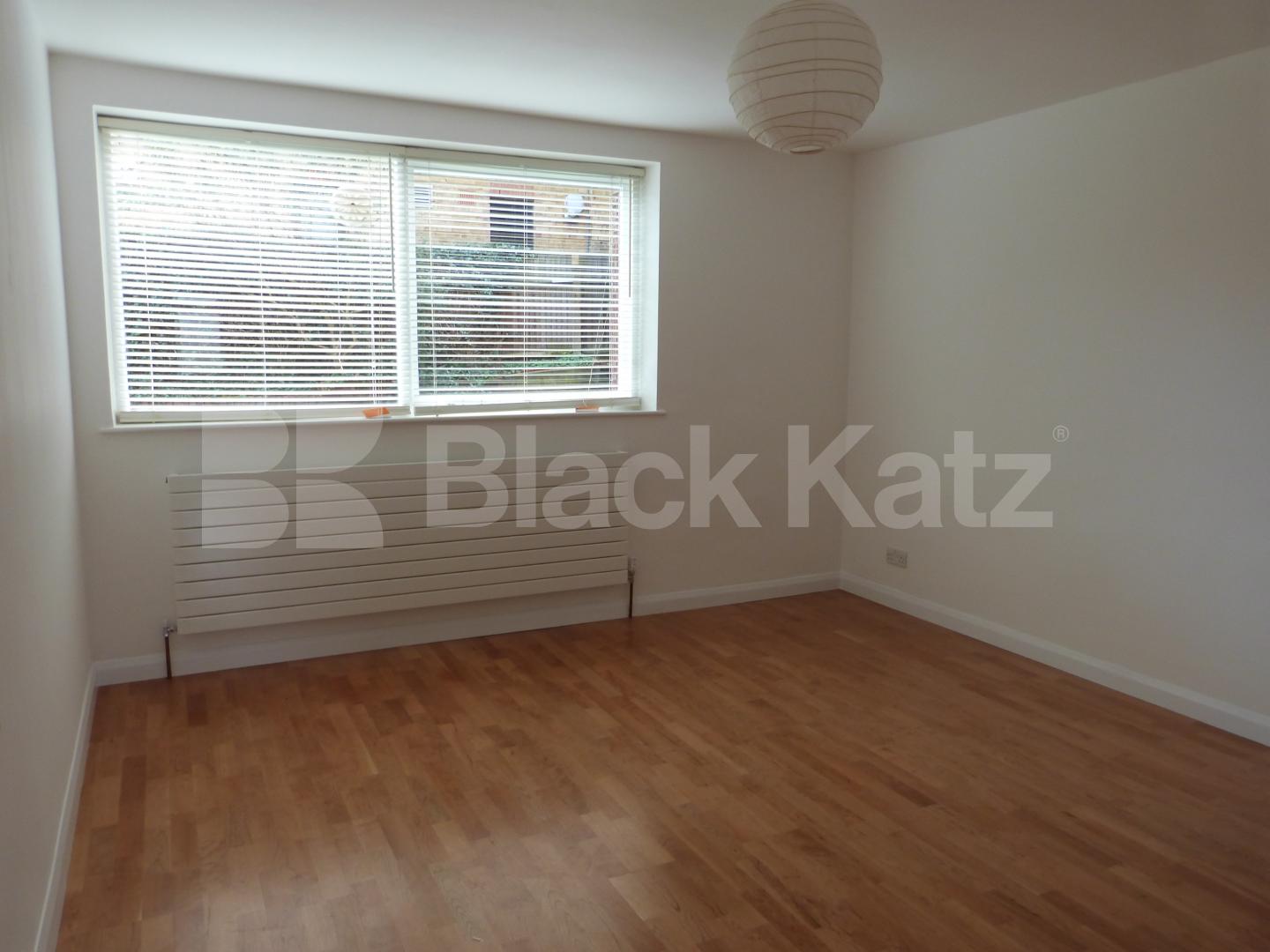 			Newly refurbished to a very high standard, 2 Bedroom, 1 bath, 1 reception Flat			 Waverley Road, Crouch End