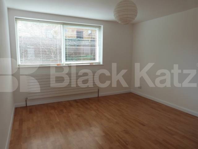 			Newly refurbished to a very high standard, 2 Bedroom, 1 bath, 1 reception Flat			 Waverley Road, Crouch End