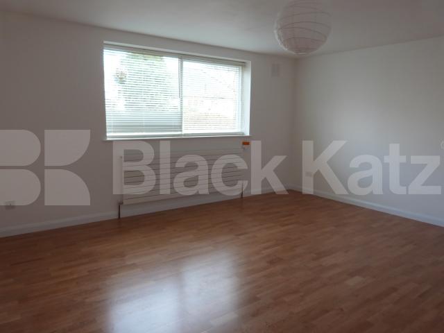 			Newly refurbished to a very high standard, 2 Bedroom, 1 bath, 1 reception Flat			 Waverley Road, Crouch End