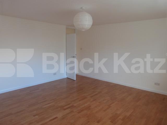 			Newly refurbished to a very high standard, 2 Bedroom, 1 bath, 1 reception Flat			 Waverley Road, Crouch End