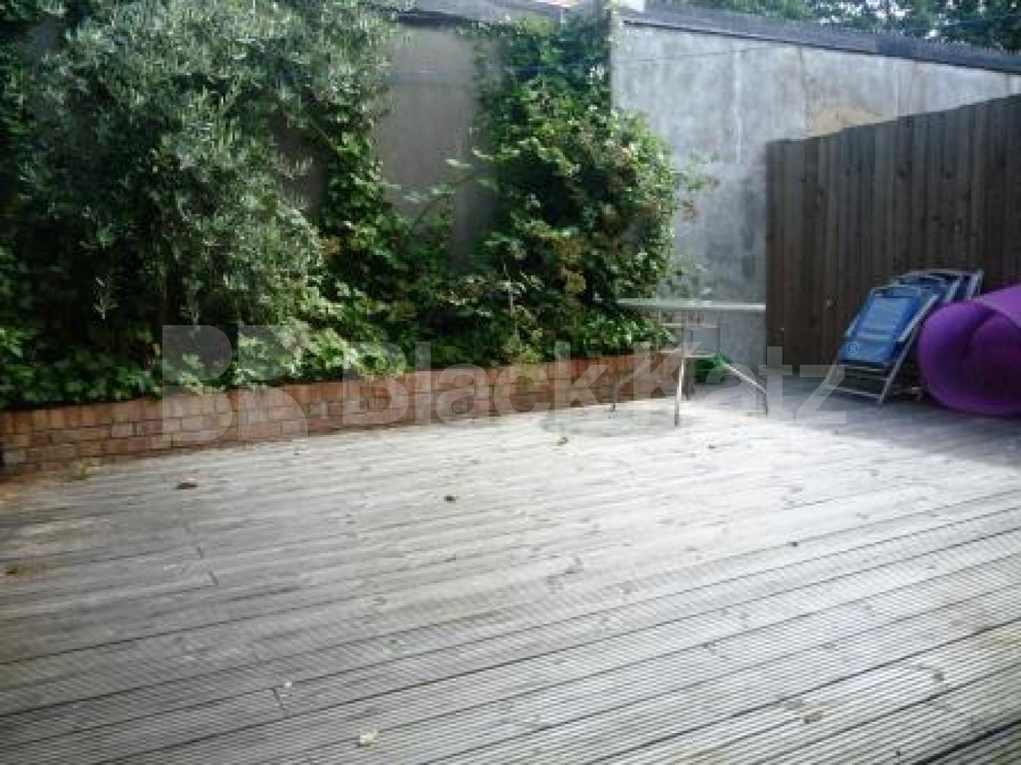 			LET, 2 Bedroom, 1 bath, 1 reception Flat			 Wetherill Road, MUSWELL HILL