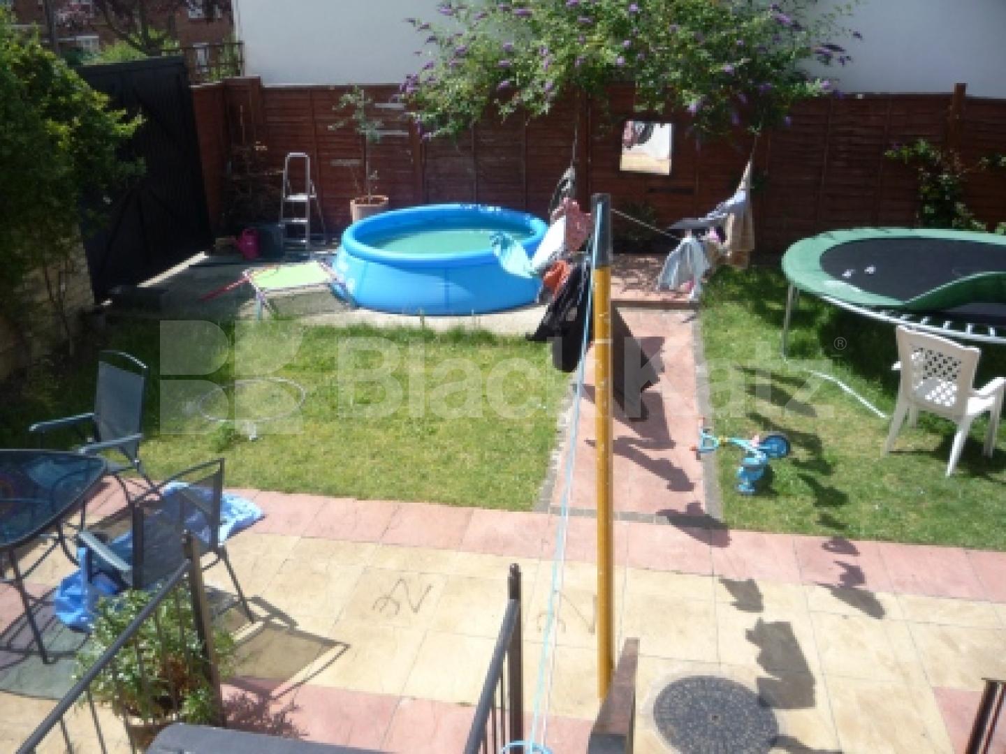 			2 Bedroom, 1 bath, 1 reception Flat			 Sydney Road, Muswel Hill