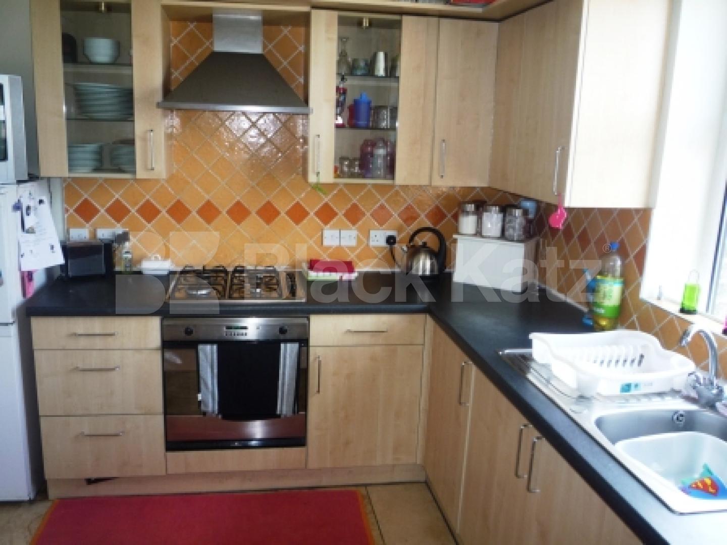 			2 Bedroom, 1 bath, 1 reception Flat			 Sydney Road, Muswel Hill