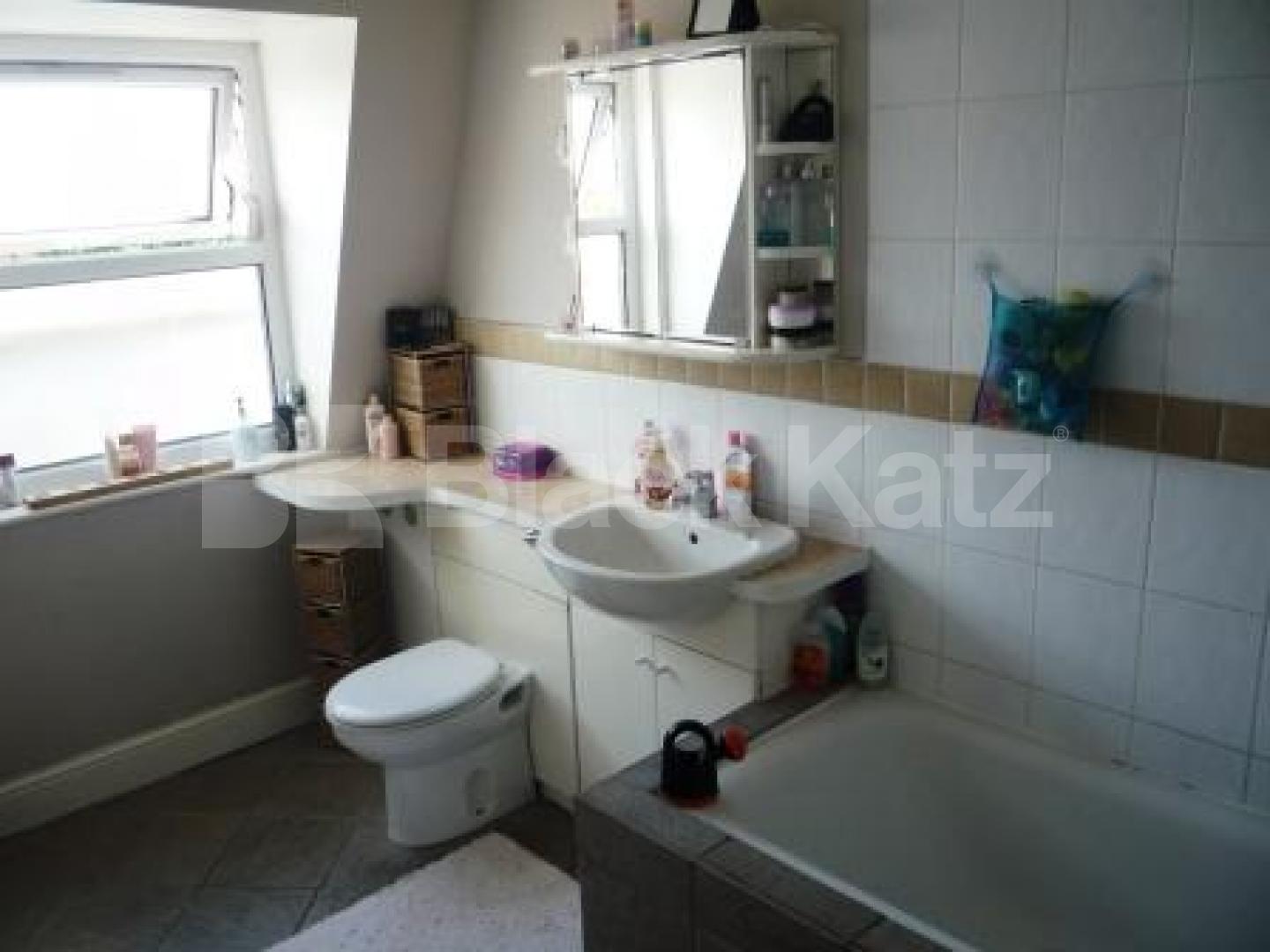 			2 Bedroom, 1 bath, 1 reception Flat			 Sydney Road, Muswel Hill