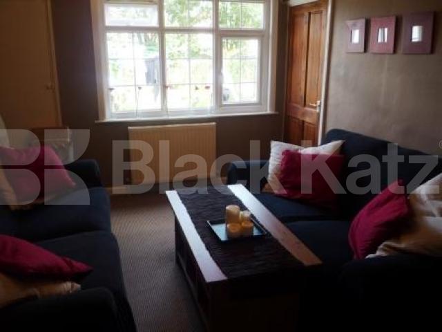 			LET!, 3 Bedroom, 1 bath, 1 reception House			 Steeds Road, MUSWELL HILL