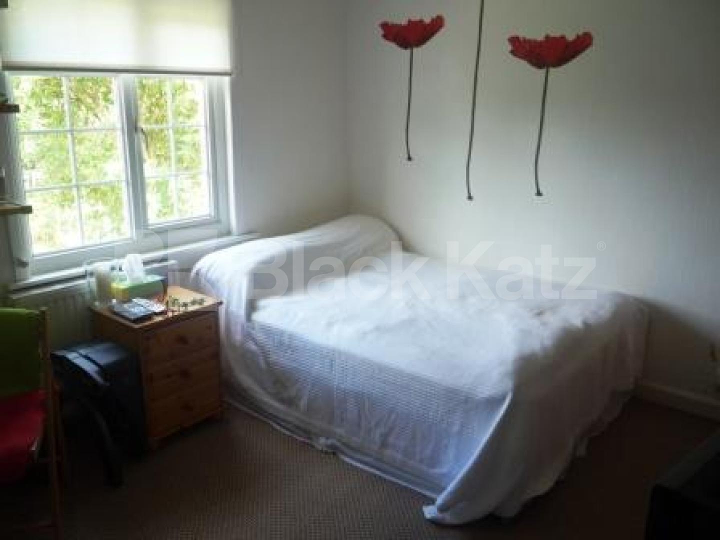 			LET!, 3 Bedroom, 1 bath, 1 reception House			 Steeds Road, MUSWELL HILL