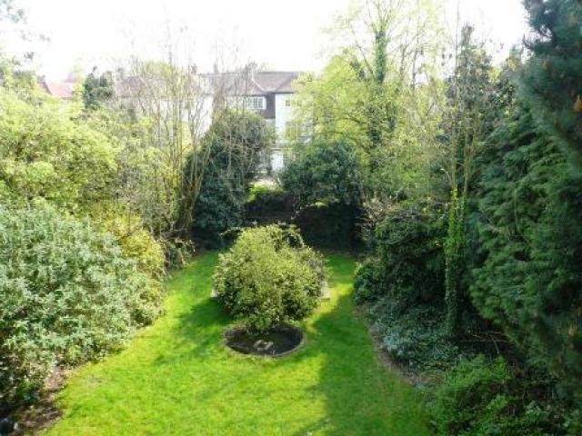 			2 Bedroom, 1 bath, 1 reception Flat			 Corringham Road, GOLDERS GREEN