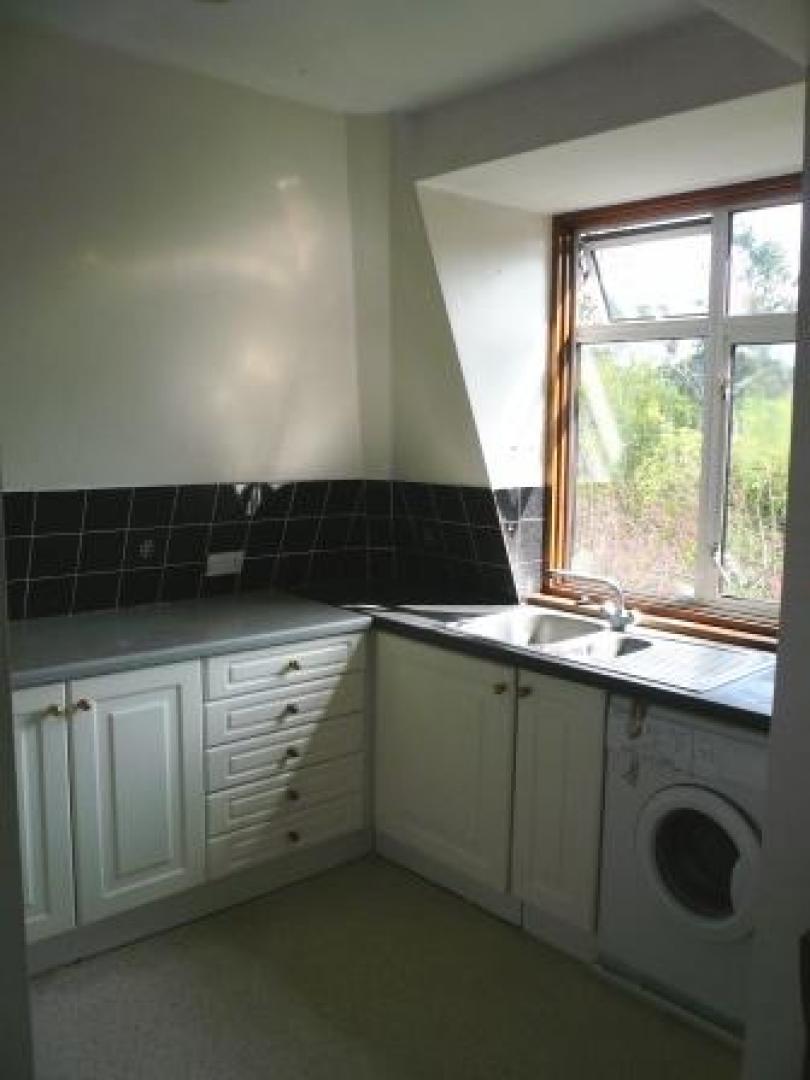 			2 Bedroom, 1 bath, 1 reception Flat			 Corringham Road, GOLDERS GREEN