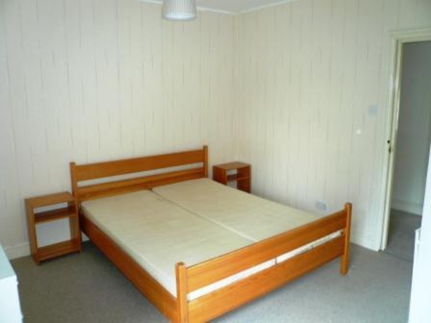 			2 Bedroom, 1 bath, 1 reception Flat			 Corringham Road, GOLDERS GREEN