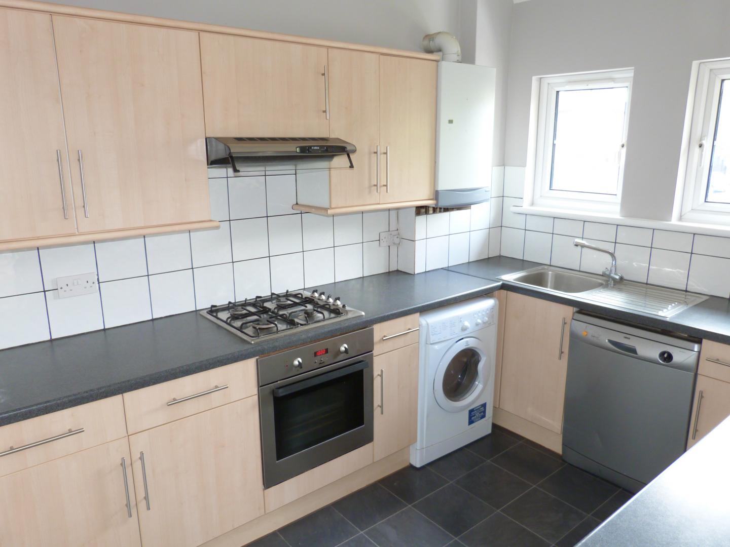 			3 Bedroom, 1 bath, 1 reception Flat			 North End Road, GOLDERS GREEN/HAMPSTEAD HEATH