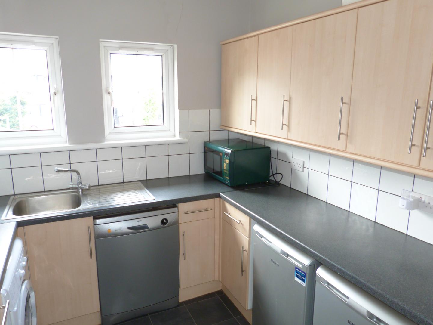 			3 Bedroom, 1 bath, 1 reception Flat			 North End Road, GOLDERS GREEN/HAMPSTEAD HEATH