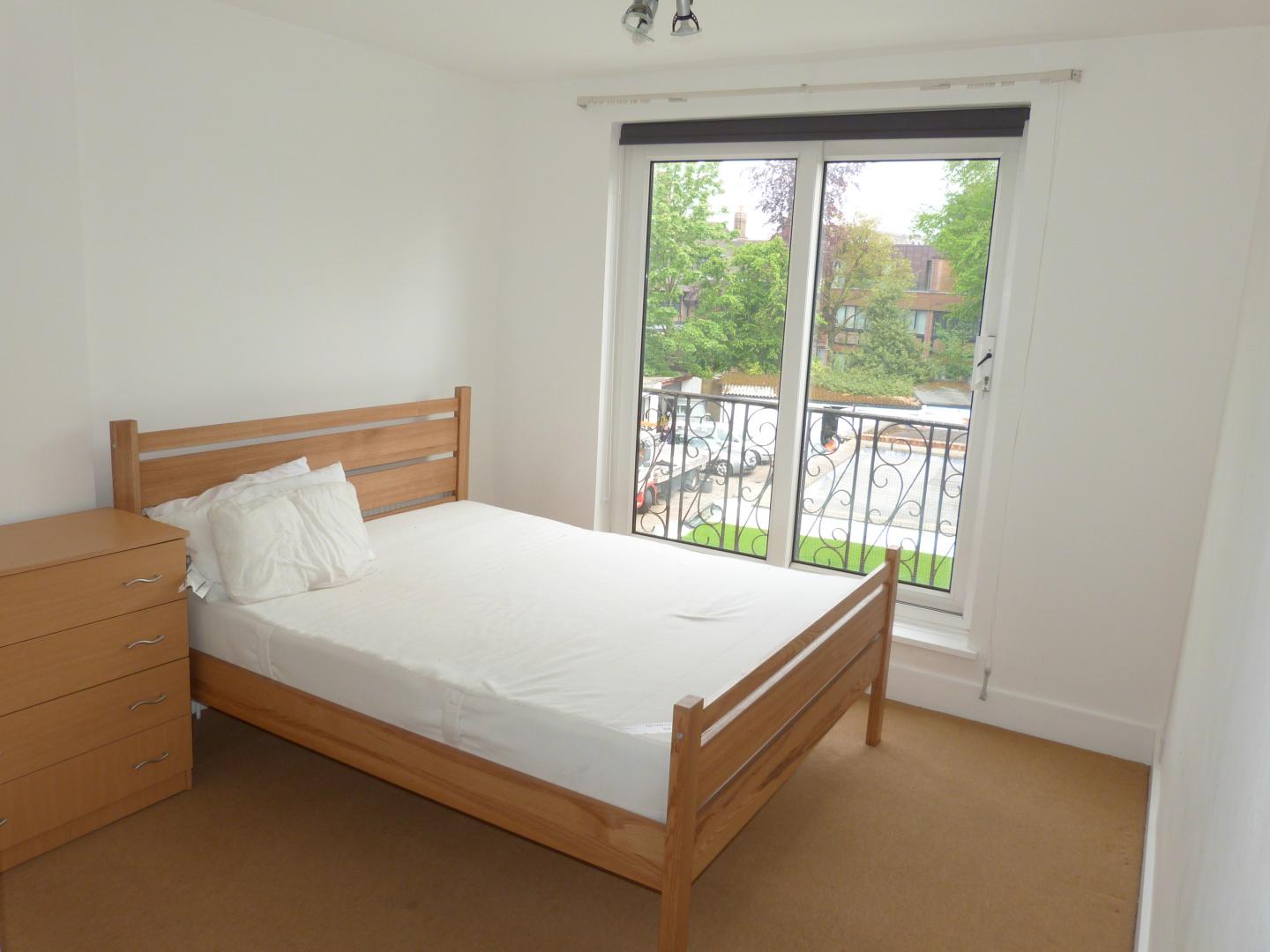 			3 Bedroom, 1 bath, 1 reception Flat			 North End Road, GOLDERS GREEN/HAMPSTEAD HEATH