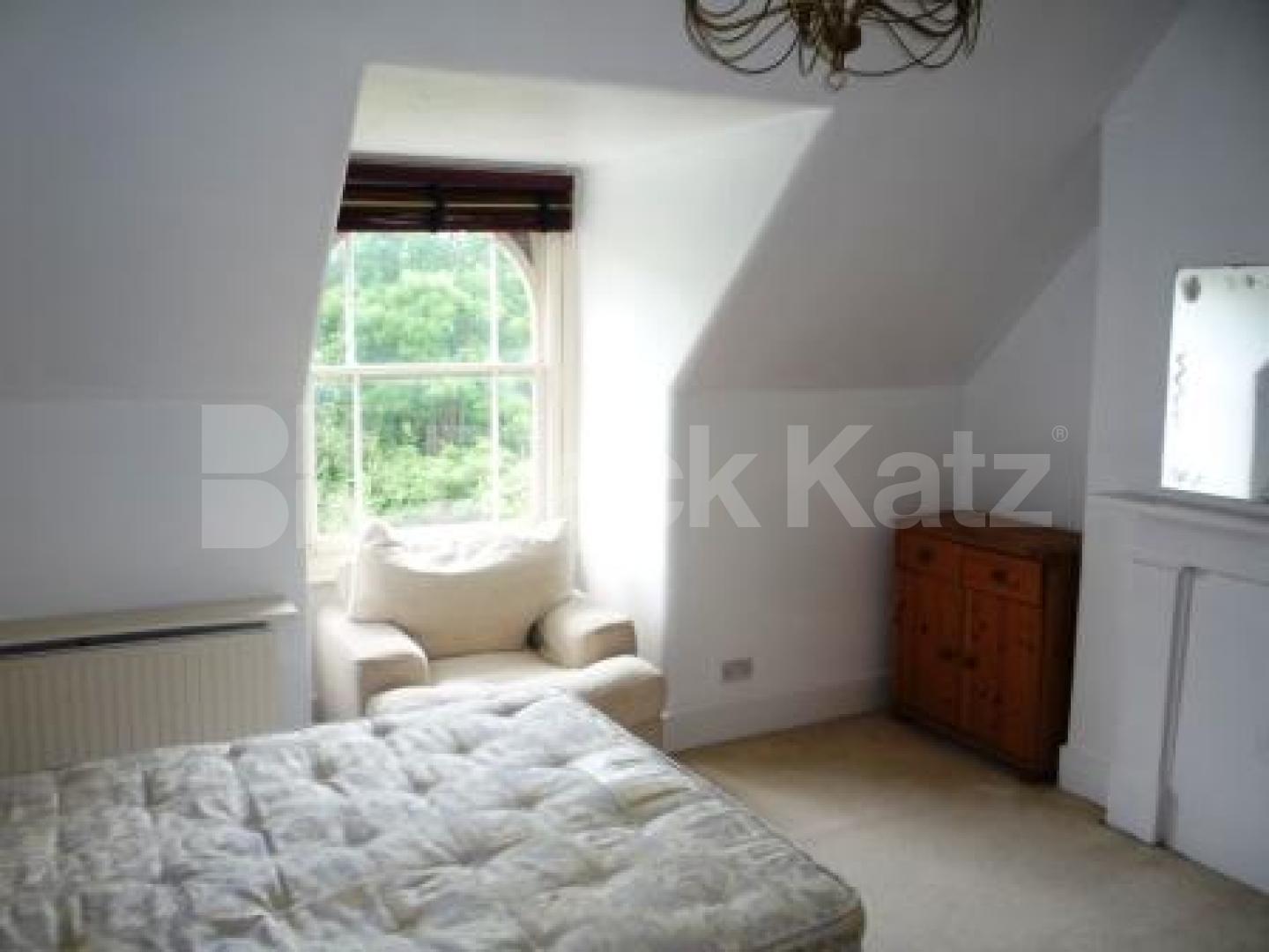 			LET!, 1 Bedroom, 1 bath, 1 reception Flat			 Park Avenue, ALEXANDRA PALACE