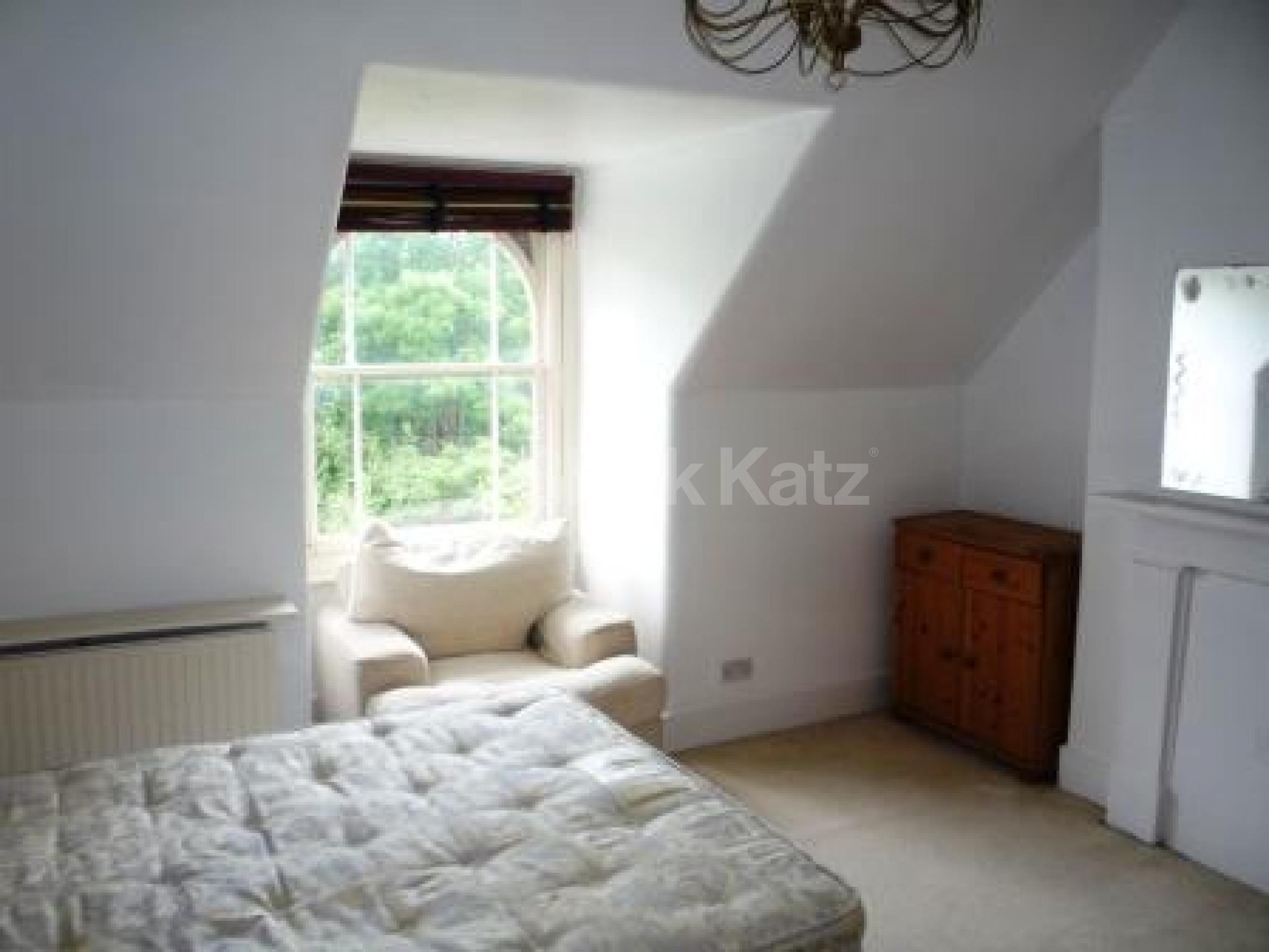 			LET!, 1 Bedroom, 1 bath, 1 reception Flat			 Park Avenue, ALEXANDRA PALACE N22