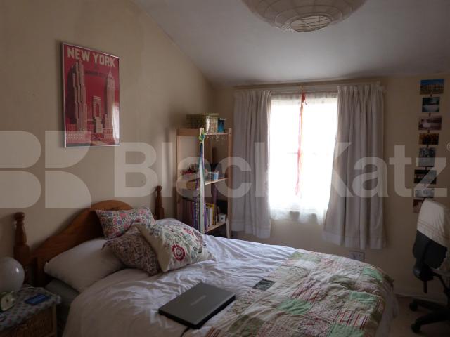 			MUST SEE! , 5 Bedroom, 1 bath, 1 reception House			 Felix Avenue, Crouch End