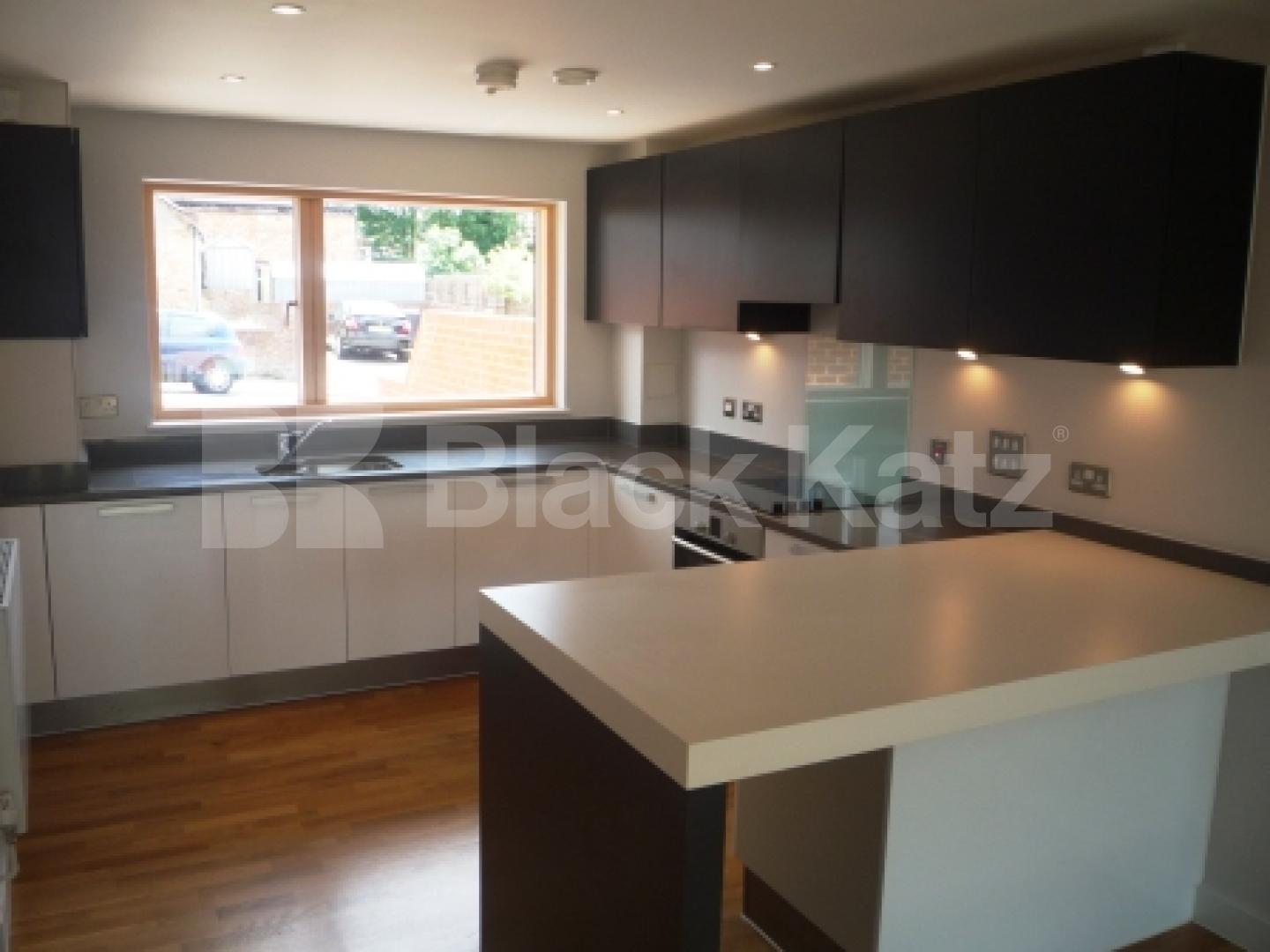			LET!, 4 Bedroom, 1 bath, 1 reception House			 Sutton Road, Muswell Hill
