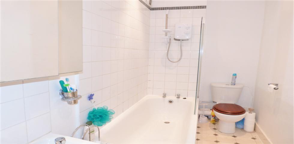 			NEW INSTRUCTION, 2 Bedroom, 1 bath, 1 reception Flat			 Quex Road, WEST HAMPSTEAD