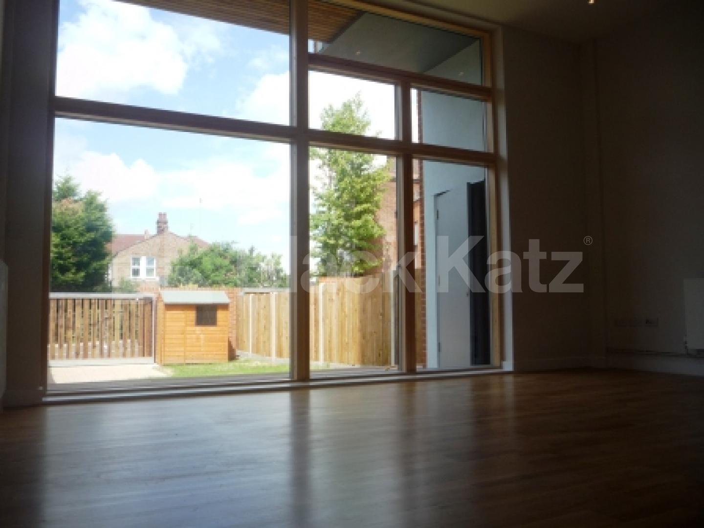 			LET!, 4 Bedroom, 1 bath, 1 reception House			 Sutton Road, Muswell Hill