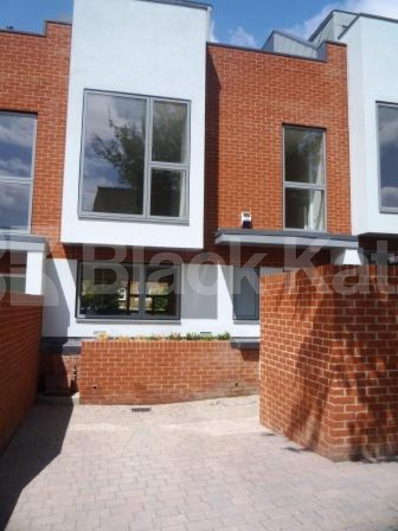 			LET!, 4 Bedroom, 1 bath, 1 reception House			 Sutton Road, Muswell Hill