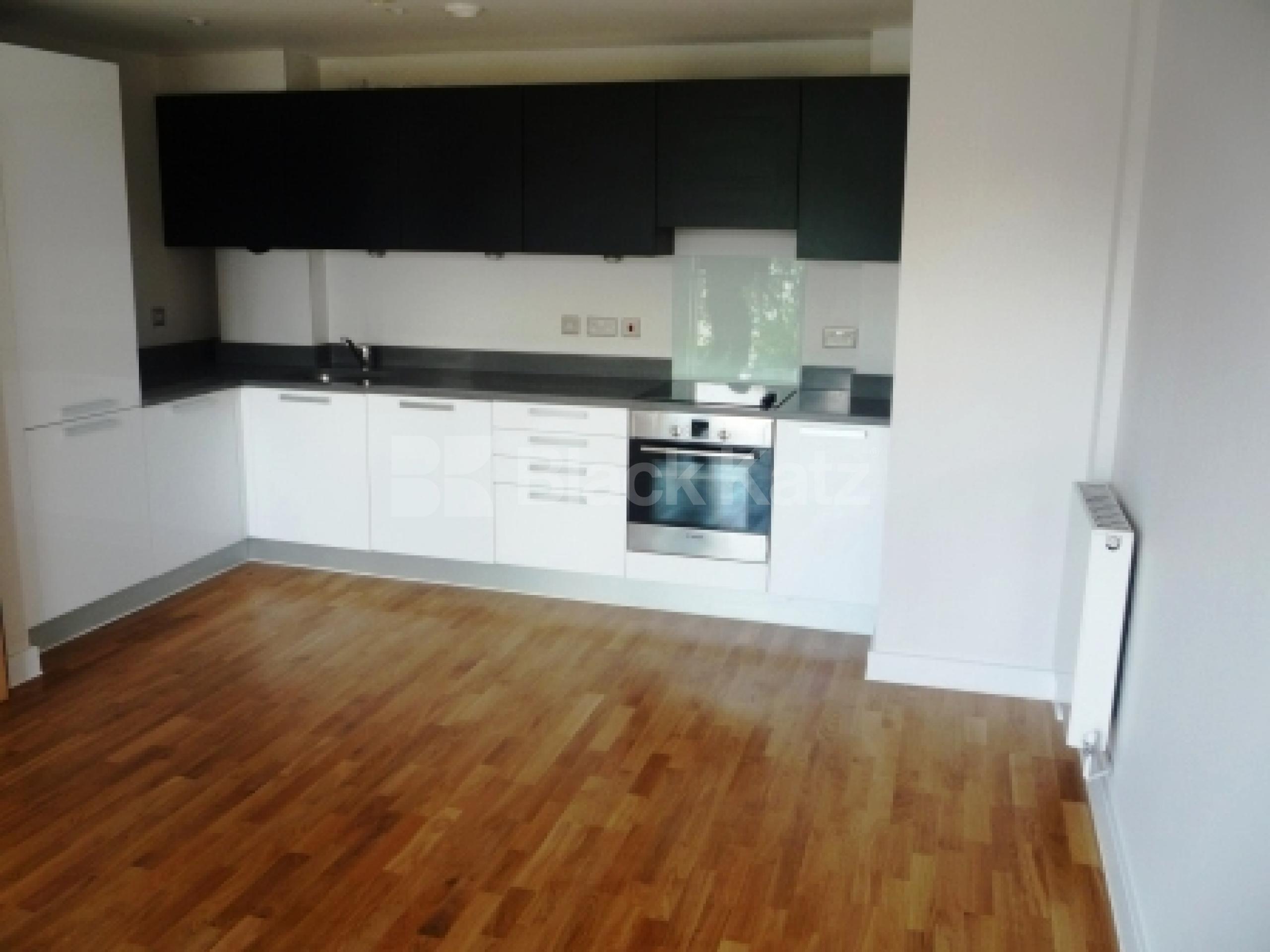 			LET!, 2 Bedroom, 1 bath, 1 reception Flat			 Sutton Road, Muswell Hill N10