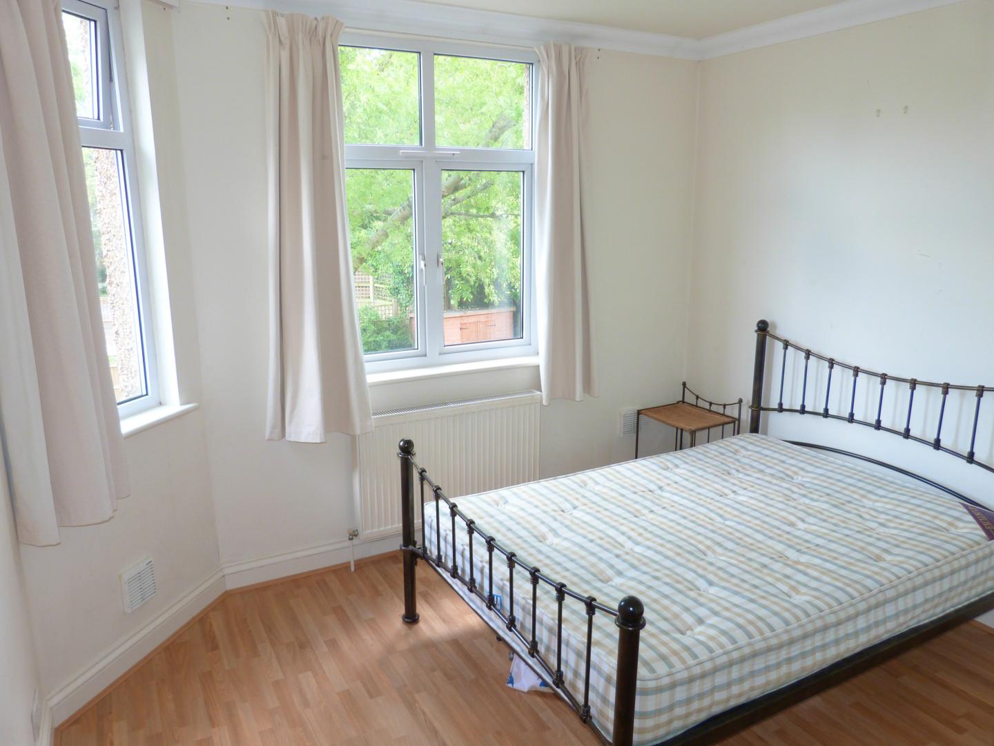 			2 Bedroom, 1 bath, 1 reception Flat			 North End Road, GOLDERS GREEN