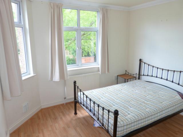 			2 Bedroom, 1 bath, 1 reception Flat			 North End Road, GOLDERS GREEN