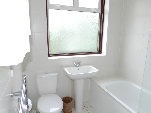 			NEW INSTRUCTION, 4 Bedroom, 1 bath, 1 reception Flat			 Leigh Gardens, Kensal Rise