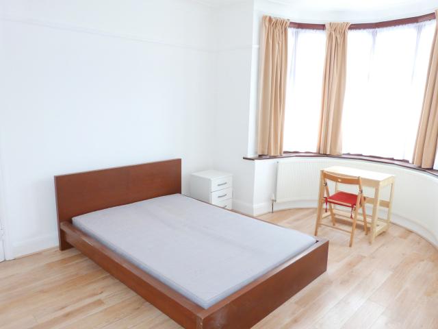 			NEW INSTRUCTION, 4 Bedroom, 1 bath, 1 reception Flat			 Leigh Gardens, Kensal Rise