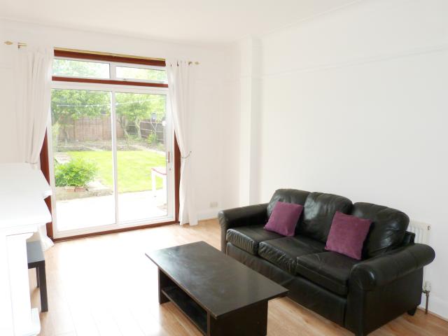 			NEW INSTRUCTION, 4 Bedroom, 1 bath, 1 reception Flat			 Leigh Gardens, Kensal Rise